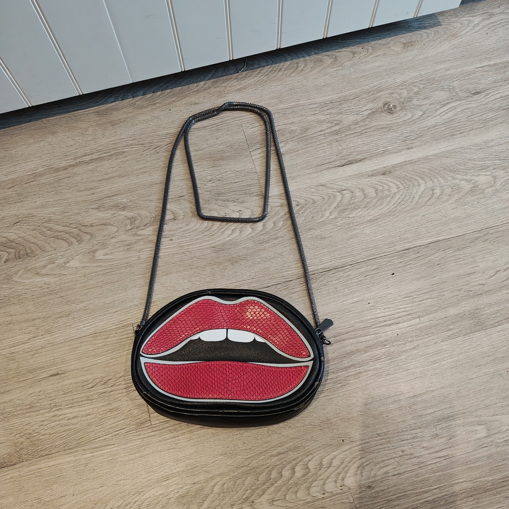 Stylish Red Lip-Shaped Crossbody Bag